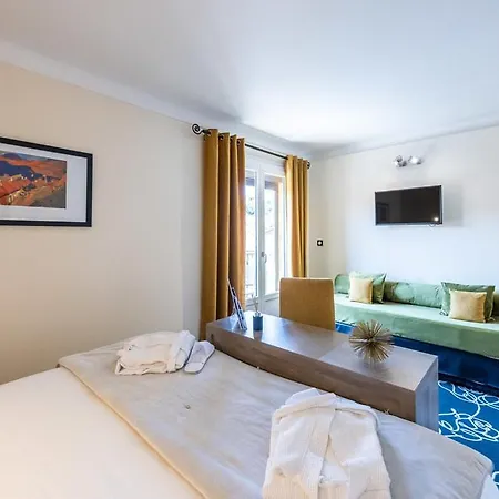 & Le Madeloc - Centre