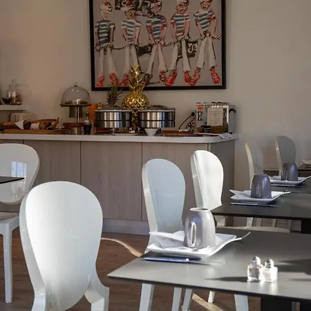 & Le Madeloc - Centre Отель 4*